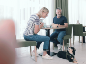 Frühstücksbuffet für Familie und Pärchen mit Hund - Reisen mit Hunden