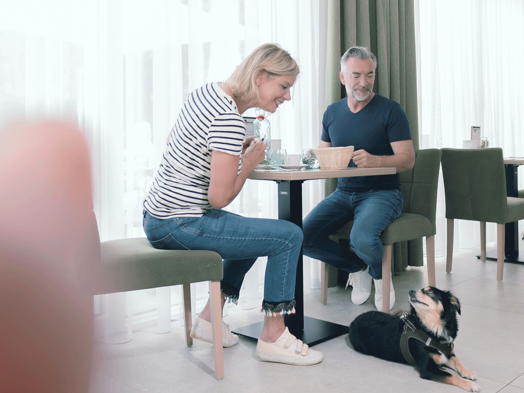 Frühstücksbuffet für Familie und Pärchen mit Hund - Reisen mit Hunden
