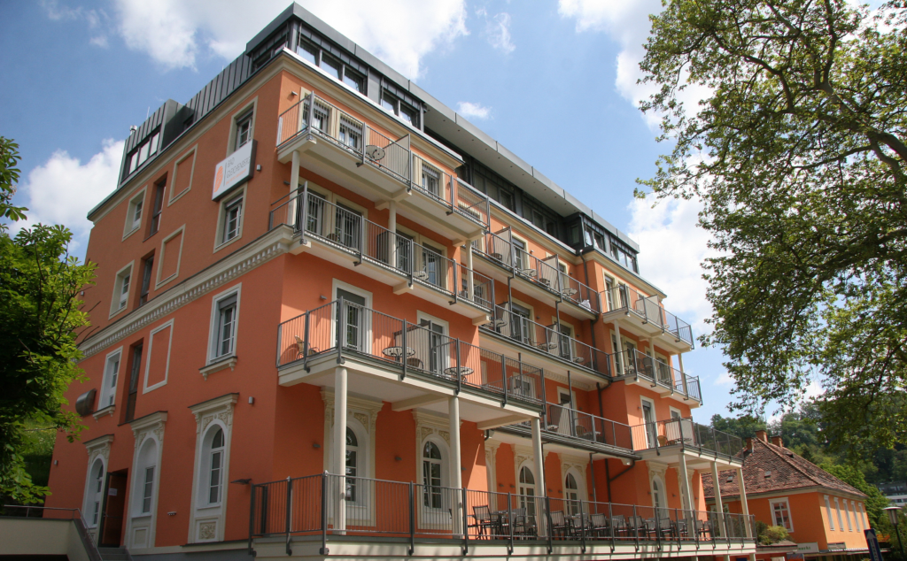 Das Hotel Grazerhof am Hauptplatz von Bad Gleichenberg ist ca. 5 Gehminuten vom Kurhaus entfernt.